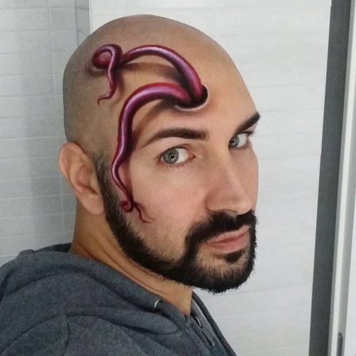 Итальянский визажист, который создаёт невероятные иллюзии на своей голове (15 фото)