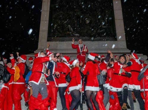 Дикие Санты: Рождественский сезон 2018 по всему миру (24 фото)