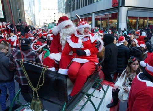 Дикие Санты: Рождественский сезон 2018 по всему миру (24 фото)